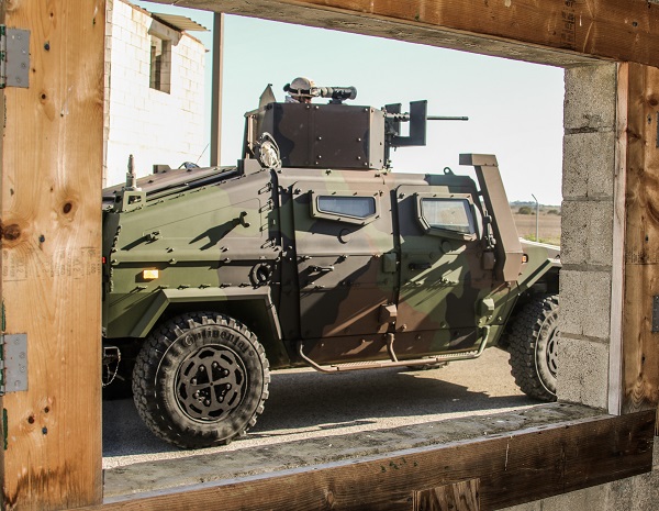 BDI vehículo blindado VAMTAC con ametralladora
