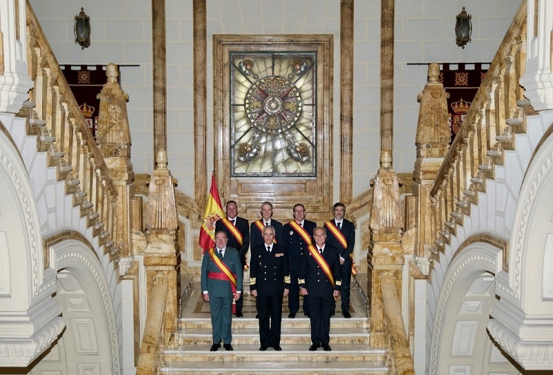 Foto de grupo del AJEMA con los condecorados con la Gran Cruz del Mérito Naval
