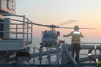 SH-60B tomando en cubierta de vuelo de la fragata Santa María
