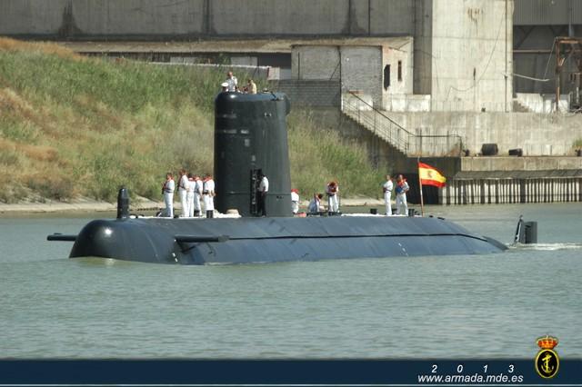 Submarino Mistral remontando el Guadalquivir