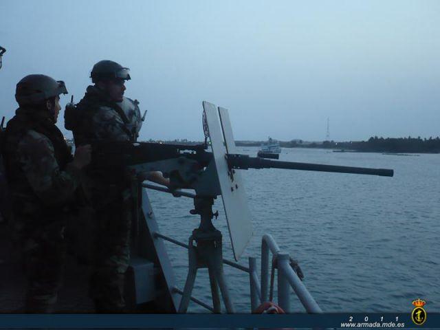 Unidad de Seguridad de Canarias.Infantes dan protección al buque durante su entrada en puerto.