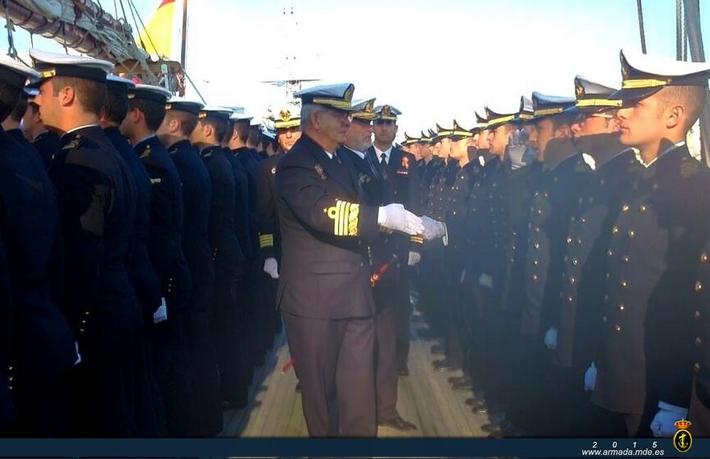 The Chief of Naval Staff, Admiral General Jaime Muñoz-Delgado bid the ship’s crew and midshipmen farewell