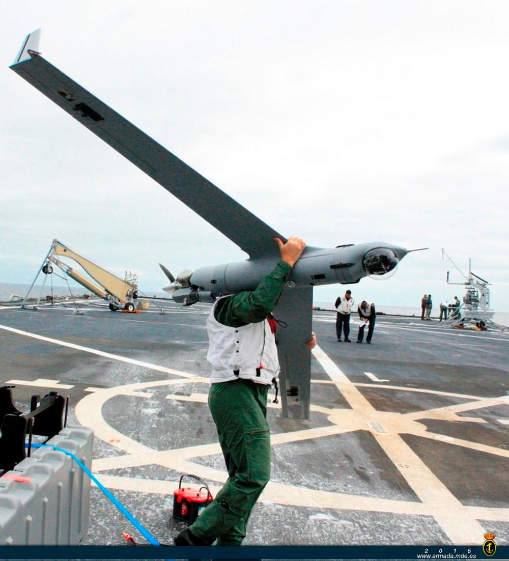 The UAV ‘Scan Eagle’ has been tested to the highest standards on board the ‘Galicia’