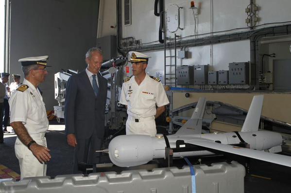 During the visit, the Minister was briefed on the remotely piloted aircraft.