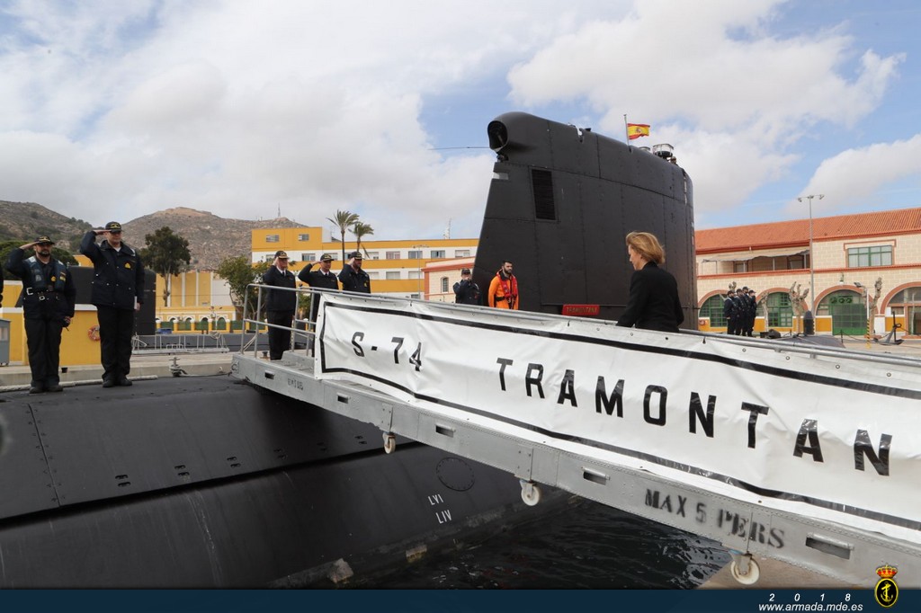 Ministra de Defensa embarcando a bordo del "Tramontana"