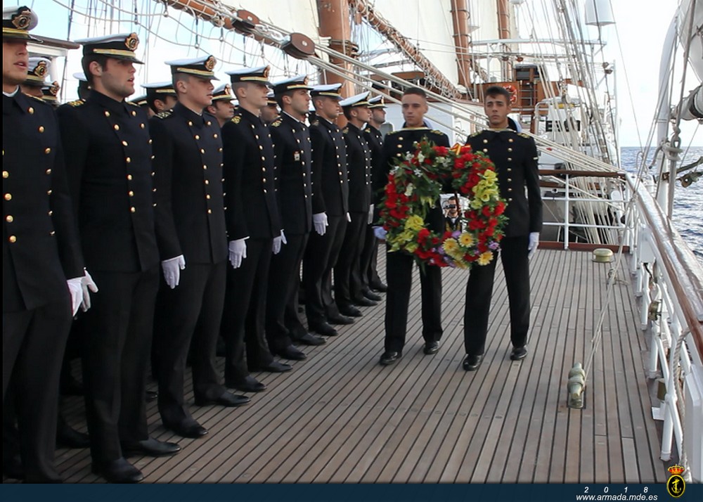 El BE Juan Sebastián de Elcano rinde homenaje al CF Montojo y a la dotación del ARA San Juan