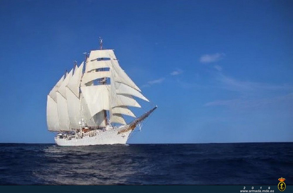 ‘Juan Sebastián de Elcano’ in full sail.