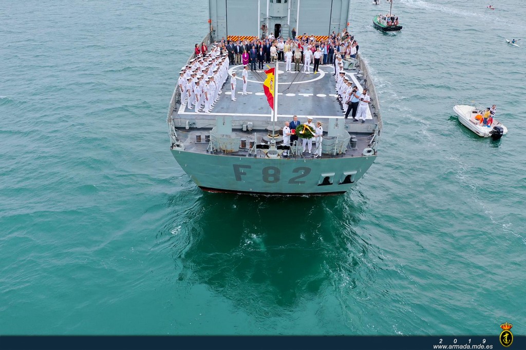 La Armada celebra un Acto de Homenaje a las Dotaciones de la Primera Circunnavegación a bordo de la fragata "Victoria"