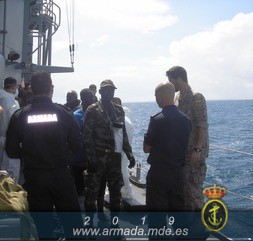 Frigate ‘Canarias’ (F-86) provides support to a Somali Navy vessel in distress.