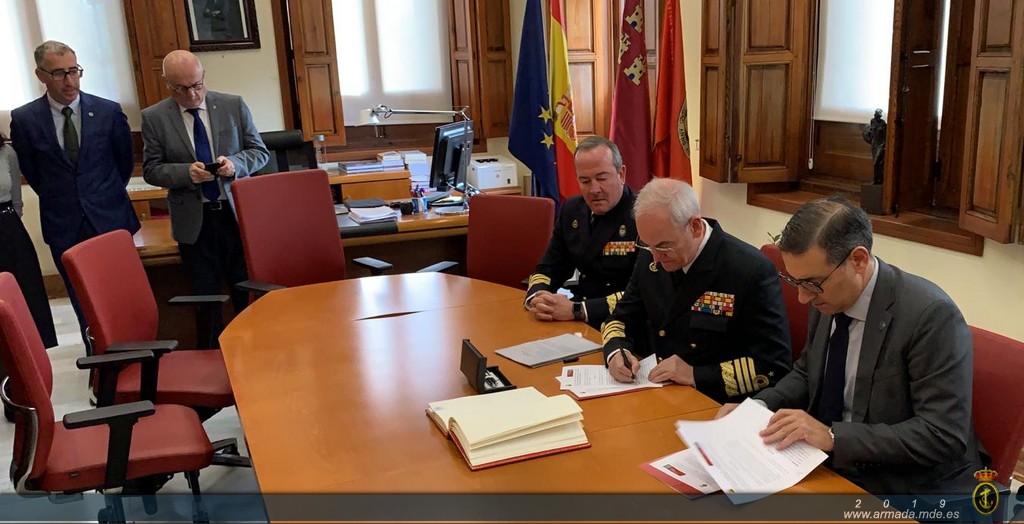 El Almirante Jefe de Estado Mayor de la Armada ratifica el convenio de la Cátedra de Historia y Patrimonio Naval en la Universidad de Murcia