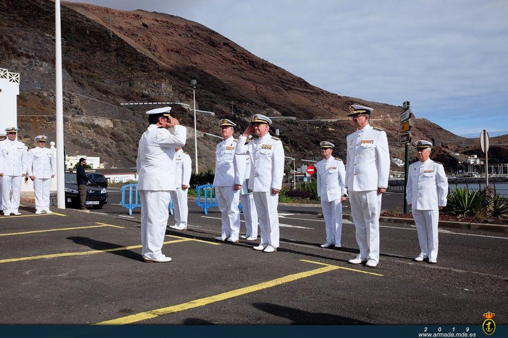 El AJEMA recibe novedades a su llegada a la Ayudantía Naval del Hierro.