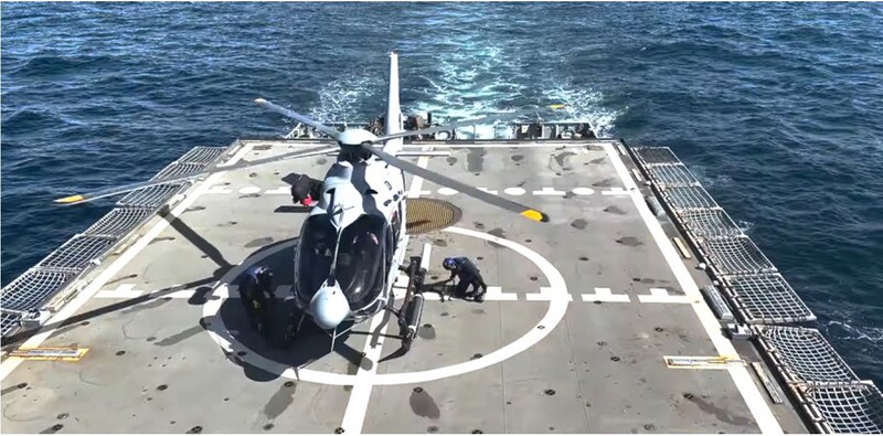 Primeras operaciones de vuelo del H135 "Nival" desde un buque de la Armada navegando 