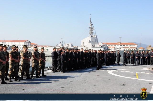 The crew of the ‘Méndez Núñez’ was received by rear-admiral Pintos, Commander of Naval Action Group-1
