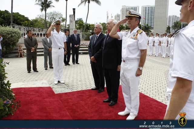 The Commanding Officer of the ‘Juan Sebastián de Elcano’ accompanied by other authorities during the wreath laying ceremony in the statue of the Spanish sailor Juan Ponce de León