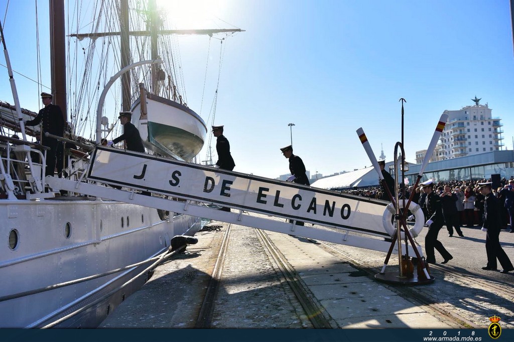 Embarque de los guardiamarinas a bordo del Juan Sebastián de Elcano