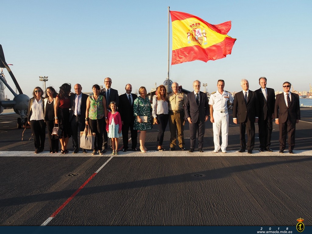 Visita Embajador, Duque de Alba y personal de la Embajada a bordo del LHD ‘Juan Carlos I’