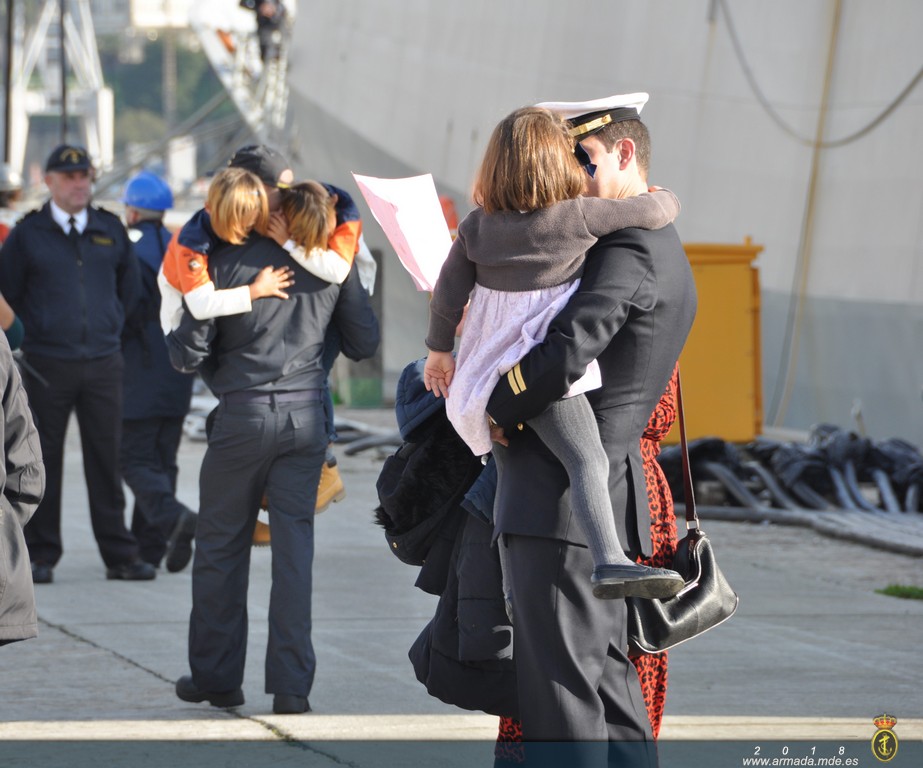 La fragata "Cristóbal Colón" llega a Ferrol después de tres meses de despliegue