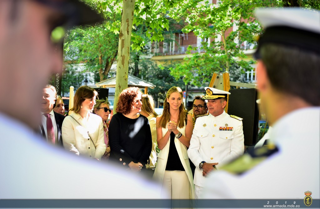 Se inaugura una placa dedicada al almirante Cervera en una plaza de Madrid