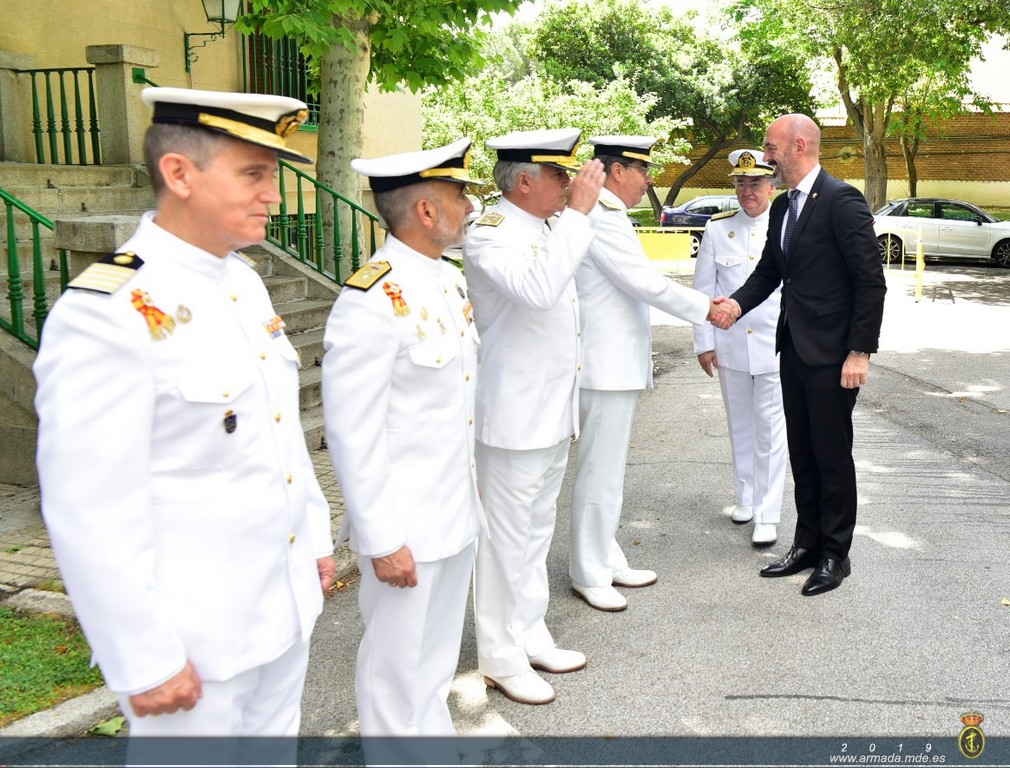 Clausura de las especialidades de segundo tramo de logística y recursos humanos en la Armada