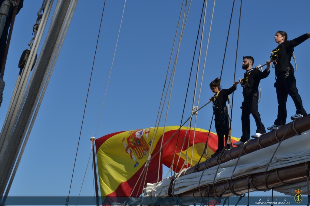 El Buque Escuela Juan Sebastián de Elcano de la Armada visita Getaria y Getxo