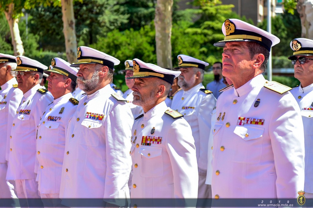 La Armada celebra un acto de homenaje para el personal que pasa a la reserva