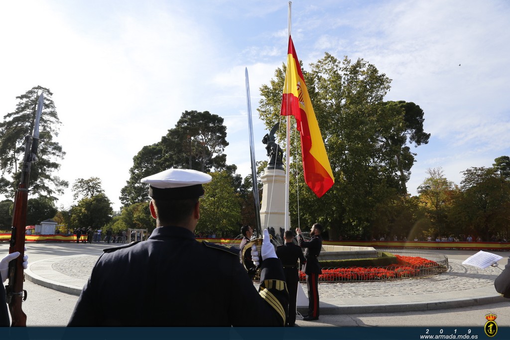 Izado de Bandera en el parque del Retiro, Madrid