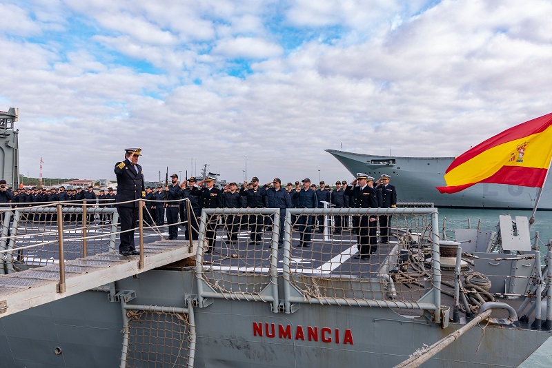 The Fleet Commander embarking on the ‘Numancia’.