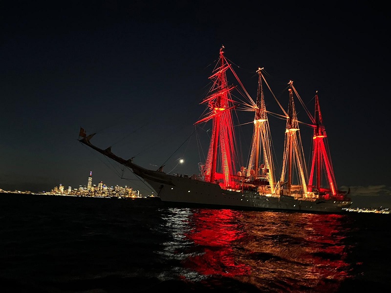 A night snapshot of the ship with the colors of the Spanish flag.