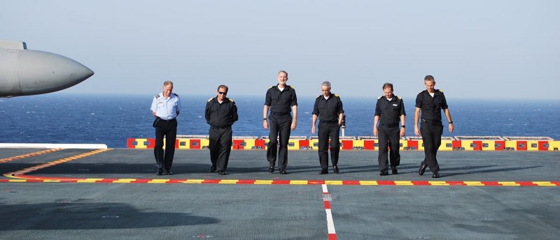 His Majesty the King accompanied by the Chief of Staff of the Spanish Navy, the Fleet Commander and other military authorities.