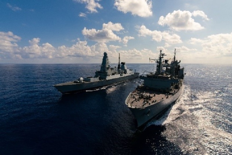 Maniobra de "Petroleo en la mar" con el HMS "Duncan"