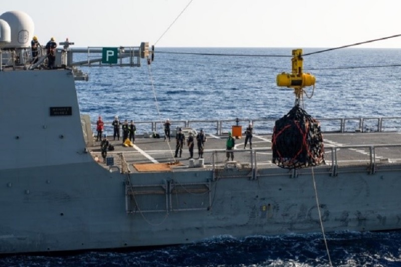 Maniobra de "Aprovisionamiento en la mar" con la fragata "Méndez Núñez"