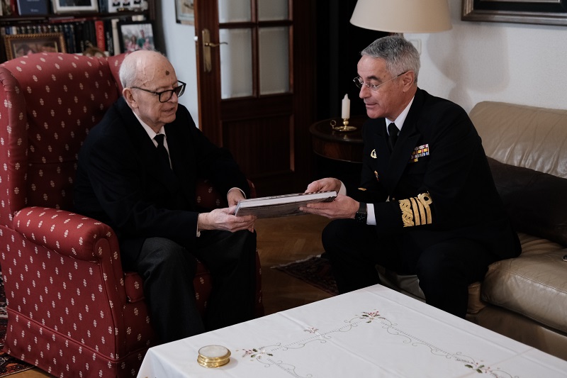 El AJEMA durante su visita al Almirante General Romero Caramelo